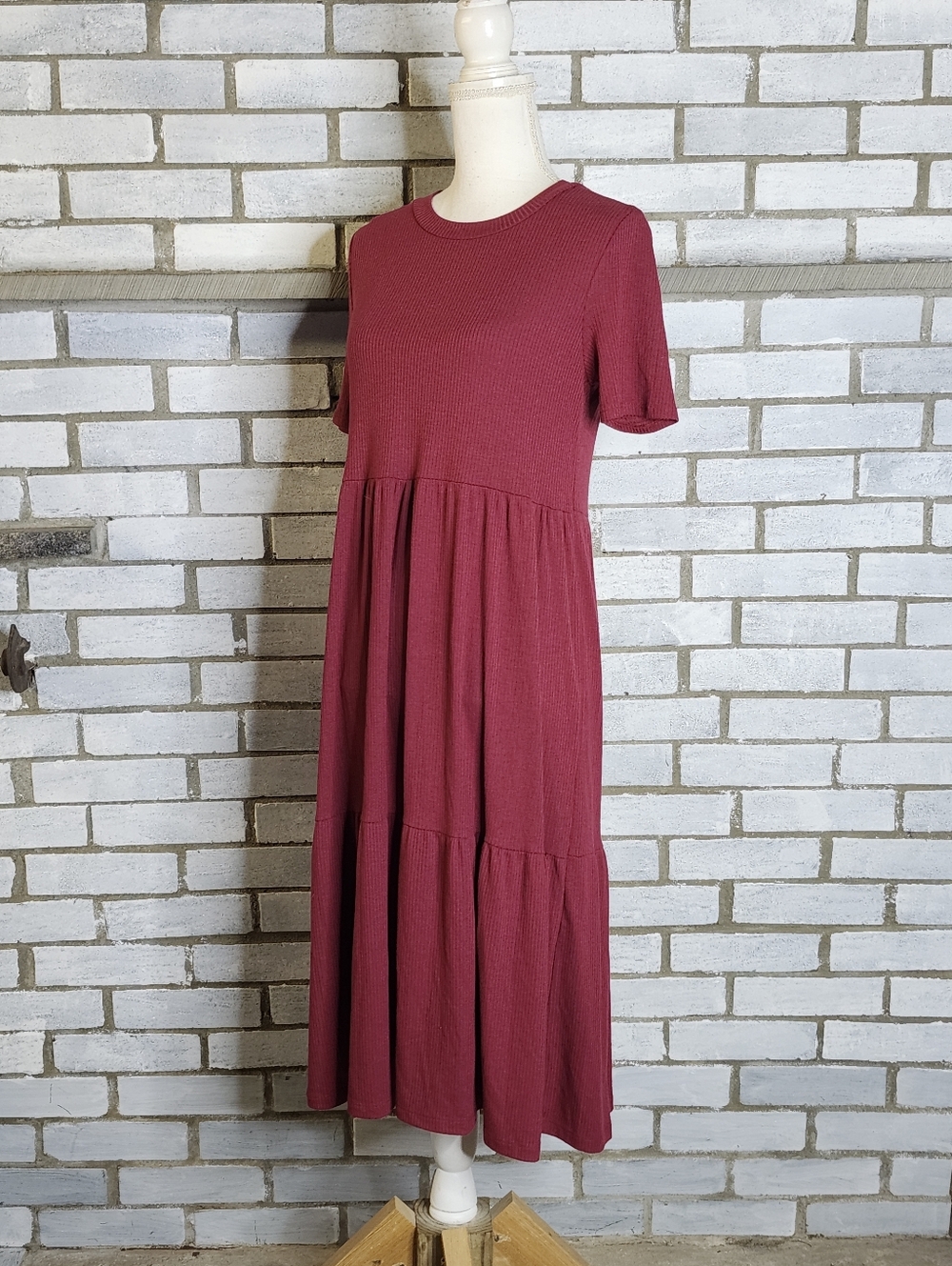 • NLT Women's Short Sleeve Ribbed Crew Neck Tiered Midi A-line Dress Small Red